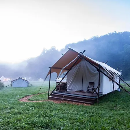 Under Canvas Great Smoky Mountains Pigeon Forge Exterior photo